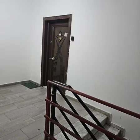 Entire In Road Thoma Filipeu Near Bunkart 1 2br With Balcony & Ac *