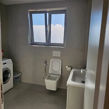 Appartement Entire In Road Thoma Filipeu Near Bunkart 1 2br With Balcony & Ac *