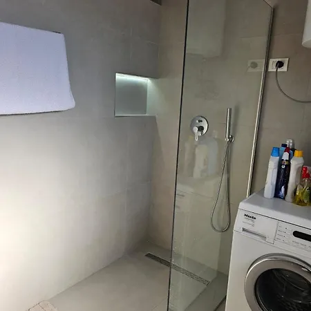Entire In Road Thoma Filipeu Near Bunkart 1 2br With Balcony & Ac