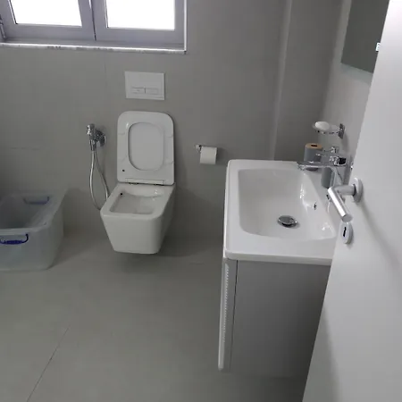 In Rruga Thoma Filpeu تيرانا