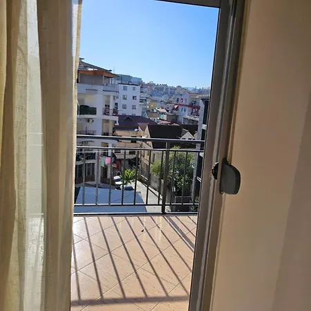 Entire In Road Thoma Filipeu Near Bunkart 1 2br With Balcony & Ac *