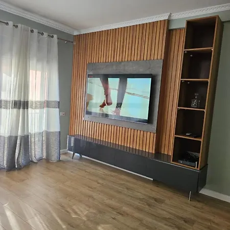 Entire In Road Thoma Filipeu Near Bunkart 1 2br With Balcony & Ac *