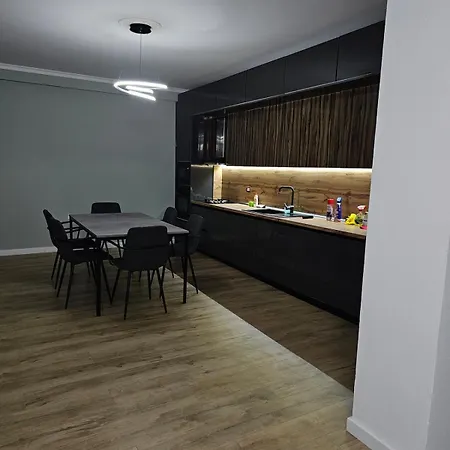 Entire In Road Thoma Filipeu Near Bunkart 1 2br With Balcony & Ac *