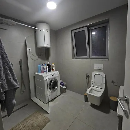 Entire In Road Thoma Filipeu Near Bunkart 1 2br With Balcony & Ac